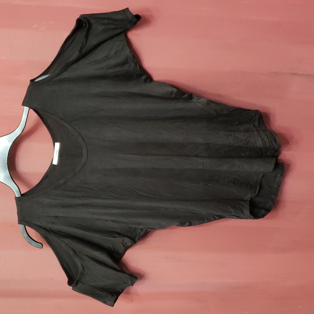 Cold shoulder Black Top